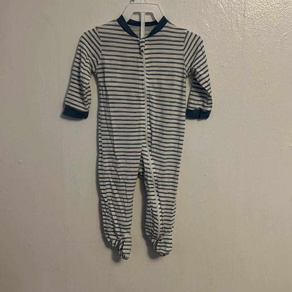 Lightweight footsie pajama
6-9 months
